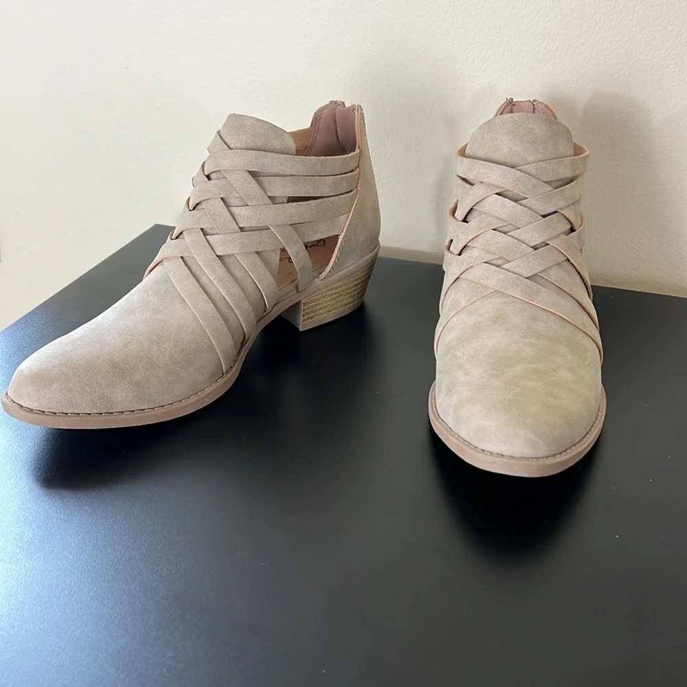 NWOB cutout booties - Picture 2 of 6